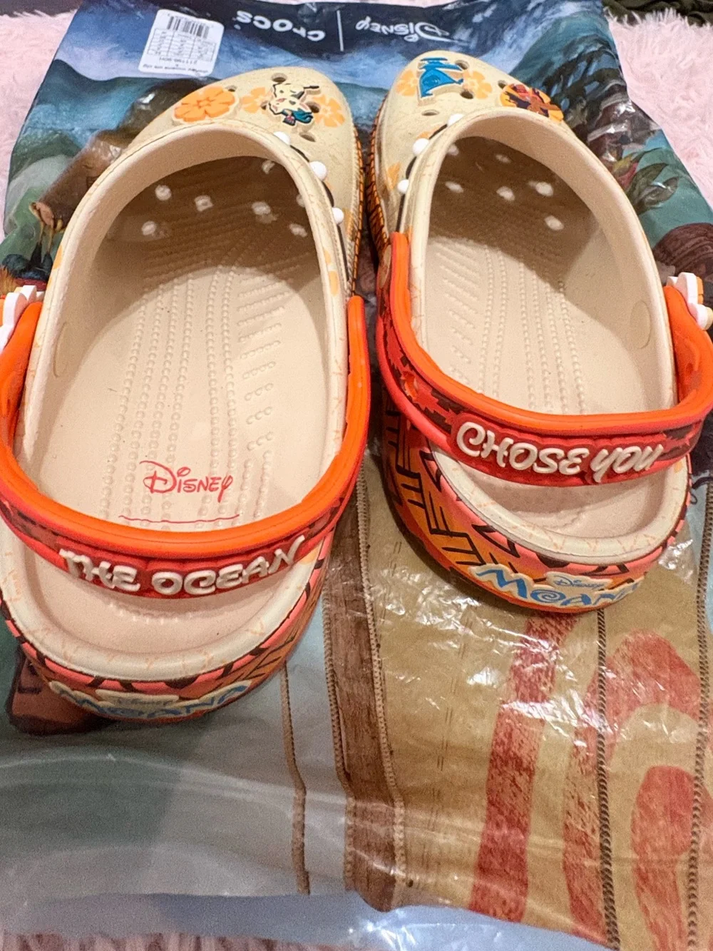 Crocs Disney Moana Classic Clogs Kids 5 – Worn Once – Jibbitz Charms